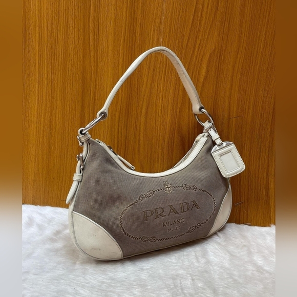 ❌️SOLD❌️ Prada Jacquard Logo Baguette Bag. - Picture 9 of 9